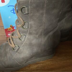 Brown Lace-Up Boots